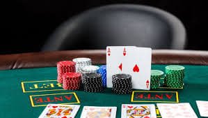 Roda Crazy Time dengan segmen warna-warni dan bonus multiplier di studio data jitu